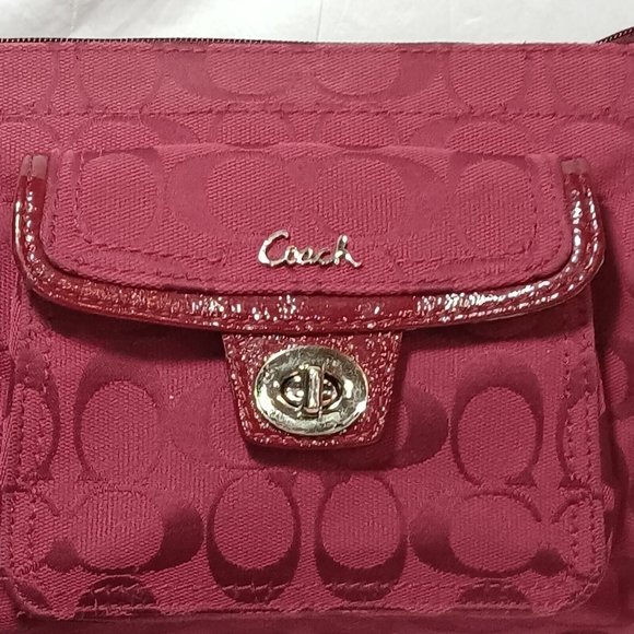 Coach F45026 Signature Canvas Pocket Swing Pack Crimson - Picture 2 of 11